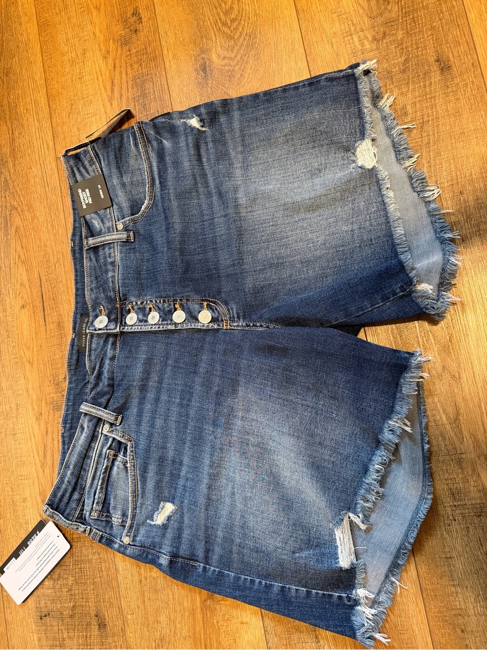 NWT Silver Women's Distressed High-Rise Denim Shorts - Dark Blue 18W - Picture 3 of 10